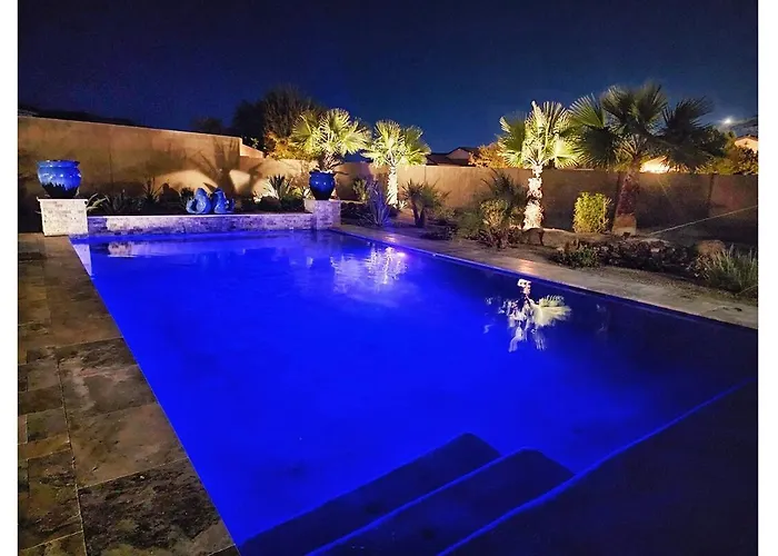 Dom wakacyjny Desert Oasis Retreat , Heated Pool , Pet Friendly!