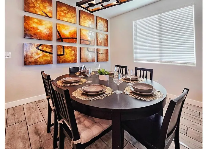 Desert Oasis Retreat , Heated Pool , Pet Friendly! *