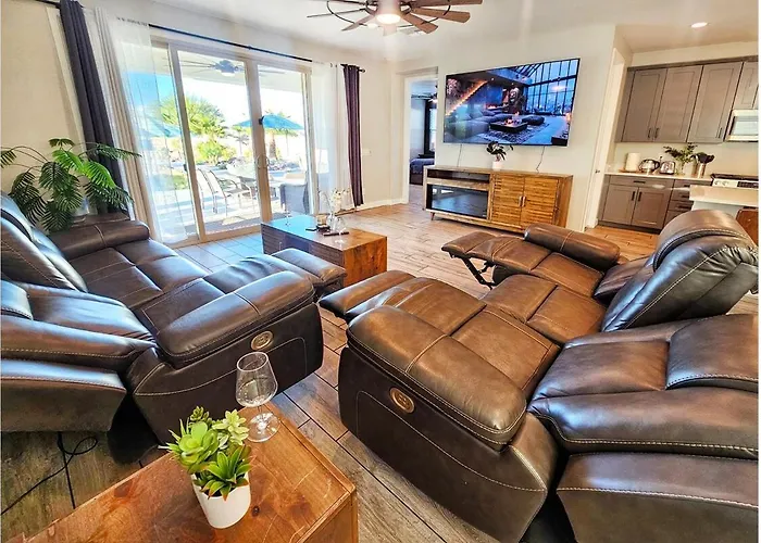 Desert Oasis Retreat , Heated Pool , Pet Friendly!