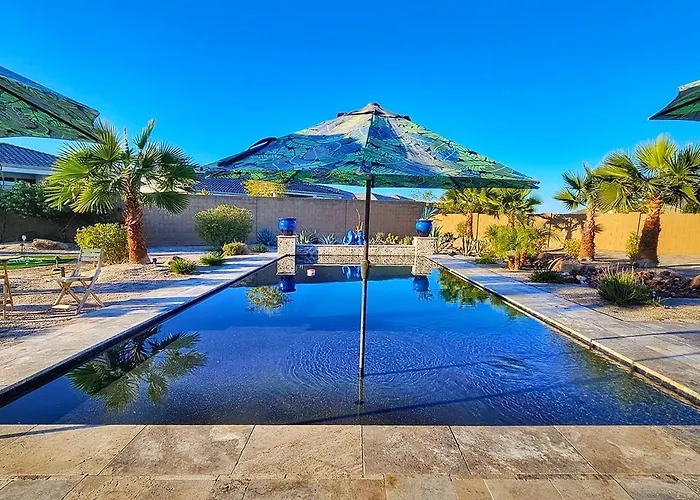 Desert Oasis Retreat , Heated Pool , Pet Friendly!