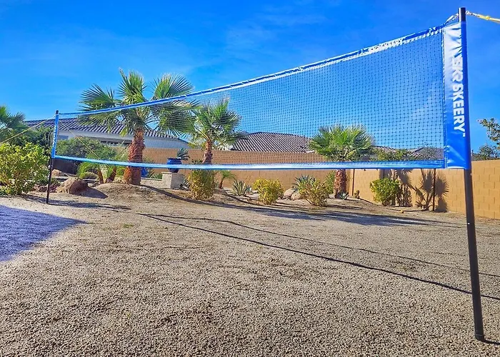 Desert Oasis Retreat , Heated Pool , Pet Friendly! *